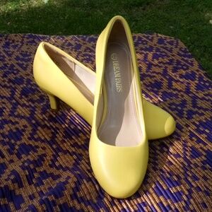 7.5 dream pairs shoe low high heeled yellow pumps